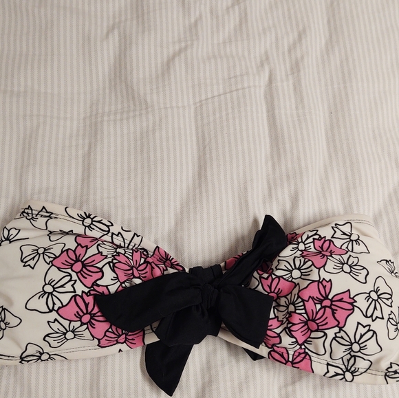 Bow Pattern Bandeau Bikini - Picture 3 of 4
